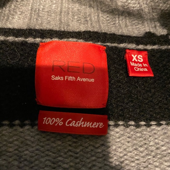 Size XS Saks Res sweater cashmere - Picture 5 of 5